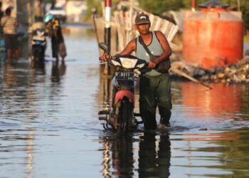 Banjir rob kembali terjang Desa Karangsong, Indramayu. )Dok. Istimewa)