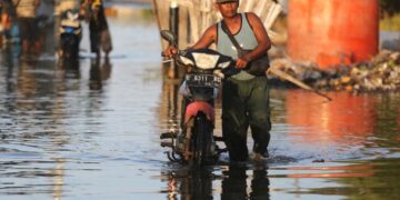 Banjir rob kembali terjang Desa Karangsong, Indramayu. )Dok. Istimewa)