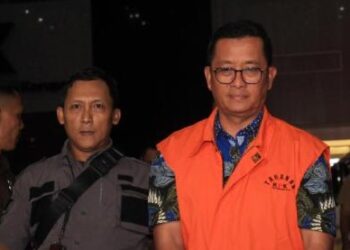 Mantan eks Sekda Kota Bandung Ema Sumarna (Kanan) dituntut enam setengah tahun penjara oleh JPU di PN Kota Banduung. (Dok. Istimewa)