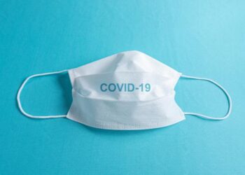 Memakai masker sebagai salah satu prokes Covid-19. (Dok. Istimewa)