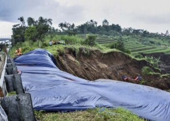 Pergerakan tanah yang menyebabkan longsor di Tol Cipularang. (Dok. Istimewa)