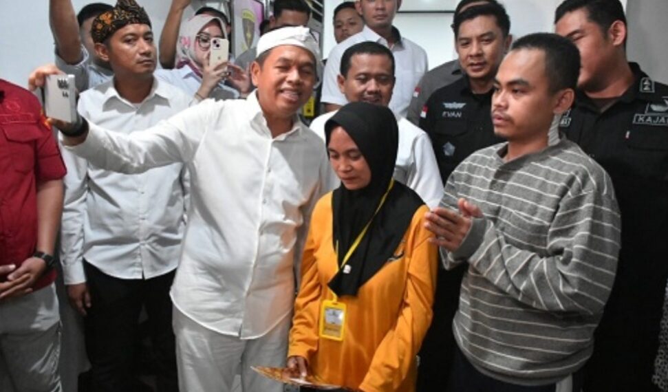 Gubernur Jawa Barat, Dedi Mulyadi, saat bebaskan Usep Ruhimat (26), melalui mekanisme restorative justice.(Foto:Istimewa).
