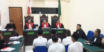 Para terdakwa kasus pengeroyokan mati Suherlan alias Samson di Pengadilan Negeri Cibadak, Kabupaten Sukabumi.(Foto:Istimewa).