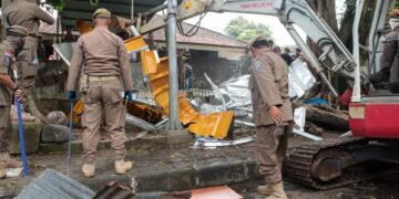 Penertiban bangunan liar