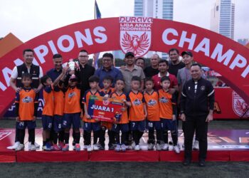 Kehadiran para legenda sepak bola Indonesia menjadi momen paling berkesan dalam pembukaan Seri Nasional Durava Liga Anak Indonesia (LAI) By Inaspro Season 2 Tahun 2025 yang digelar di Lapangan Sepak Bola TNI AU Pancoran, Jakarta Selatan, Selasa (1/7).(foto:Herry/kemenpora.go.id)