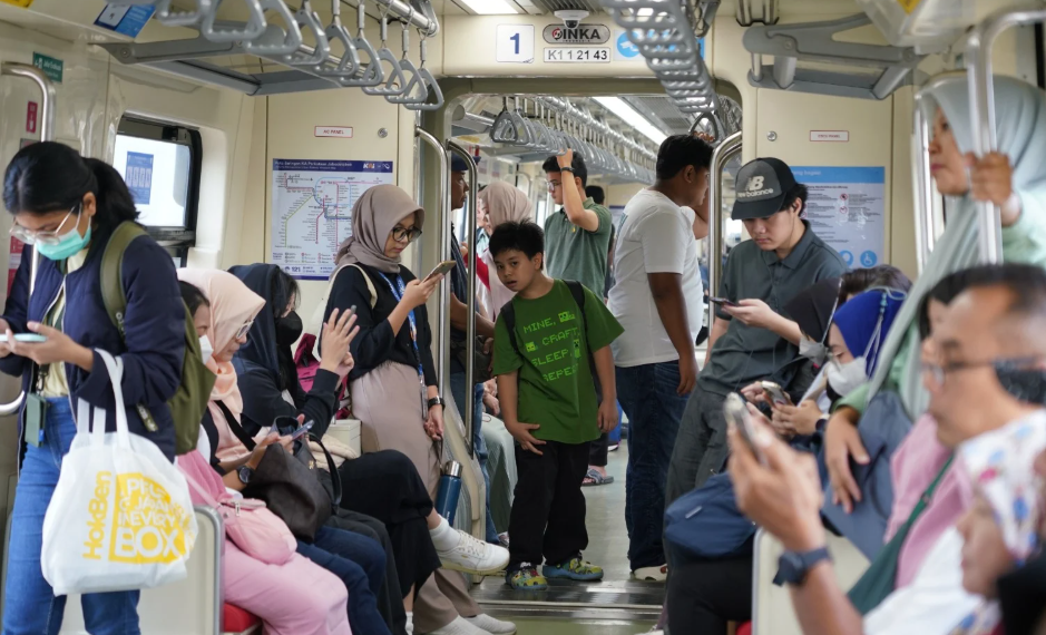 Penumpang LRT.(Foto: Dok. Humas KAI)