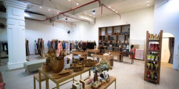 Dewan Kerajinan Nasional Daerah (Dekranasda) Kota Bandung resmi membuka Galeri Patrakomala di Braga City Walk. Galeri ini menjadi etalase baru bagi 53 brand hasil kurasi, mencakup produk fesyen, kriya (kerajinan), dan kuliner.(Foto: Humas Pemkot Bandung)