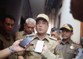 Wakil Wali Kota Bandung, Erwin, menegaskan bahwa kegiatan studi tur di tingkat SD dan SMP tidak bersifat wajib dan tidak boleh menjadi beban bagi orang tua murid.(Foto: Humas Pemkot Bandung)