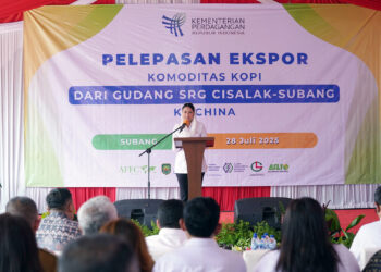Wakil Menteri Perdagangan, Dyah Roro Esti melepas ekspor komoditas kopi sebanyak 57,6 ton dari Gudang Sistem Resi Gudang (SRG) Subang ke Tiongkok di Kabupaten Subang, Jawa Barat, Senin (28 Juli).(Foto: Humas Kemendag)