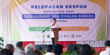 Wakil Menteri Perdagangan, Dyah Roro Esti melepas ekspor komoditas kopi sebanyak 57,6 ton dari Gudang Sistem Resi Gudang (SRG) Subang ke Tiongkok di Kabupaten Subang, Jawa Barat, Senin (28 Juli).(Foto: Humas Kemendag)
