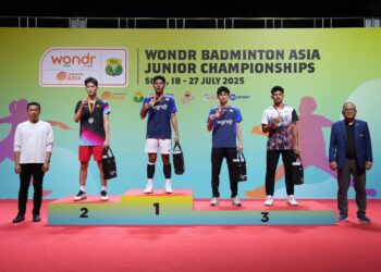 Wakil Menteri Pemuda dan Olahraga Republik Indonesia (Wamenpora RI), Taufik Hidayat, hadir langsung di GOR Indoor Manahan, Solo, untuk menyaksikan laga final tunggal putra dan ganda campuran pada ajang WONDR Badminton Asia Junior Championships (BAJC) 2025, Minggu (27/7).(foto:Herry/kemenpora.go.id)