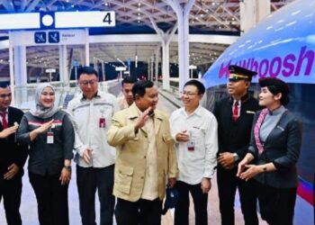 Presiden Prabowo Subianto saat menuju Bandung menumpang kereta cepat Whoosh.(Foto:Istimewa).