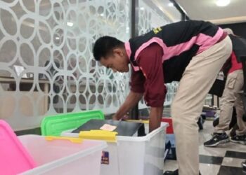 Tim penyidik Kejari Kabupaten Bandung menyita dokumen di kantor PT BDS terkait kasus korupsi.(Foto:Istimewa).