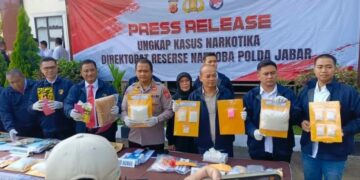 Keterangan pers Polda Jabar pengungkapan kasus narkoba jaringan internasional.(Foto:Istimewa).