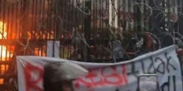 Massa pendemo di depan Gedung DPRD Jabar, Jum'at (29/08/2025).(Foto:Istimewa).