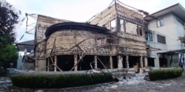 Bangunan mess MPR RI dirusak dan dibakar saat aksi demo di depan Gedung DPRD Jabar.(Foto:Istimewa).