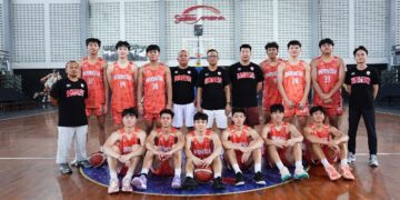 Indonesia siap menjadi tuan rumah ajang 9th Asian Schools Basketball Championships (ASBC) 2025 yang akan berlangsung di Kota Surakarta (Solo), Jawa Tengah. Kejuaraan ini digelar di dua venue utama, GOR Sritex Arena dan GOR Manahan, menghadirkan tim basket pelajar dari berbagai negara Asia, yakni Arab Saudi, Malaysia, China, Singapura, Thailand, Hong Kong, dan tuan rumah Indonesia. (foto:istimewa)