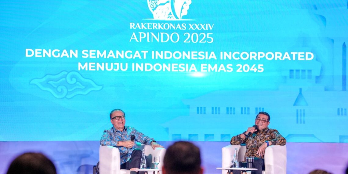 Menteri Ekraf Teuku Riefky saat menjadi narasumber dalam Rapat Kerja dan Konsultasi Nasional Asosiasi Pengusaha Indonesia (Rakerkonas APINDO) ke-34, Bandung, Selasa (05/08/2025).