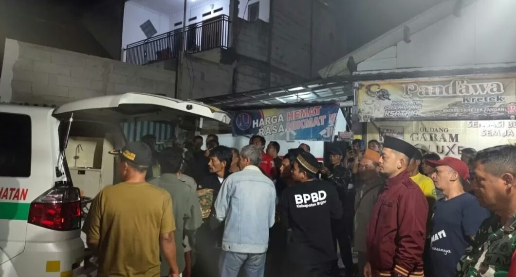 Jenazah korban tewas dalam bentrokan warga di Kecamatan Jasinga, Kabupaten Bogor, saat akan dimakamkan.(Foto:Istimewa).