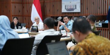 Wakil Menteri Pemuda dan Olahraga Republik Indonesia (Wamenpora RI) Taufik Hidayat menegaskan pentingnya penguatan peran guru olahraga di tingkat pendidikan dasar dan menengah. Hal ini dipandang sebagai fondasi utama dalam pembangunan olahraga berprestasi di masa depan.(foto:Herry/kemenpora.go.id)