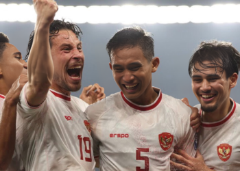 Thom Haye (kedua dari kiri). (Foto: Dok. Timnas Indonesia/Wikipedia)
