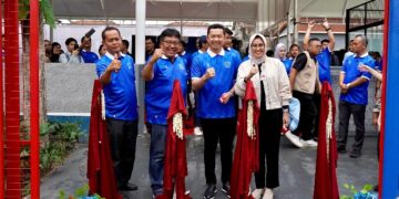 Wakil Menteri Pemuda dan Olahraga Republik Indonesia (Wamenpora RI) Taufik Hidayat, meresmikan Saint Joseph Sports Facilities di SMA Saint Joseph Surakarta, Jawa Tengah, Selasa (19/8) sore. Wamenpora berharap dari fasilitas olahraga yang memadai ini akan lahir generasi muda yang sehat serta berprestasi.(foto:Gilang/kemenpora.go.id)