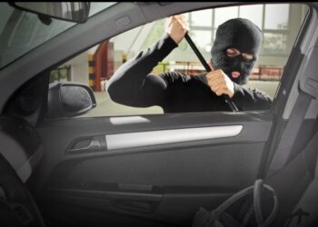 Ilustrasi pelaku pencurian modus pecah kaca mobil.(Foto:Istimewa).