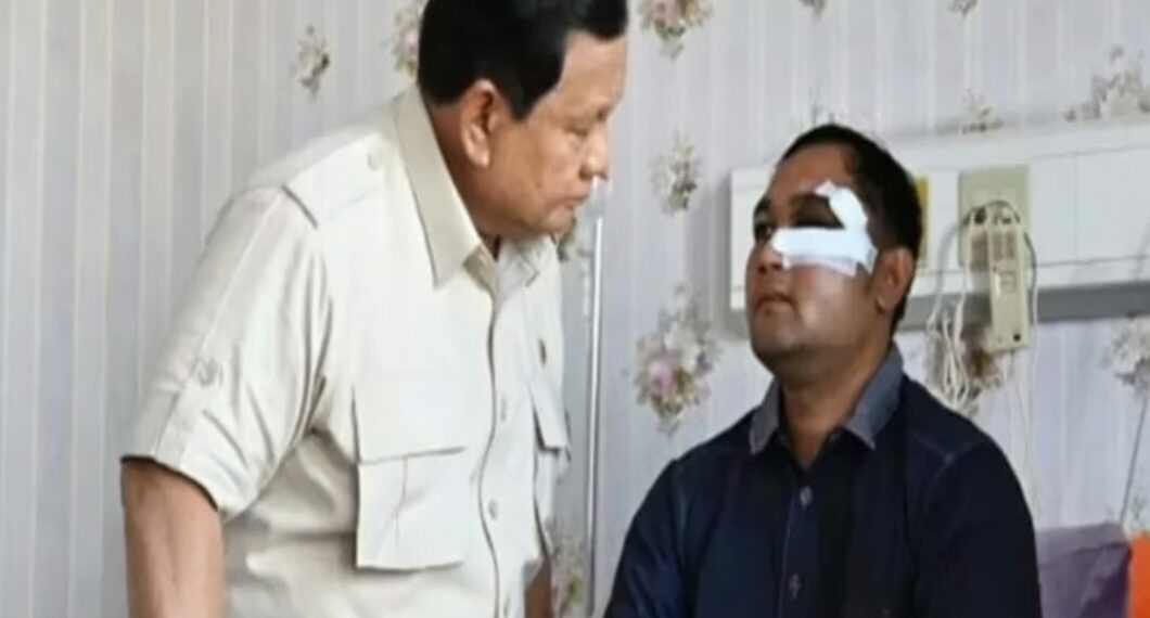 Salah satu anggota polisi korban rusuh di Jakarta saat dijenguk Presiden Prabowo Subianto di Rumah Sakit Polri Kramat Jati, Jakarta Timur.(Foto:Istimewa).