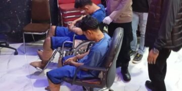 Ririn Rivanto (35) dan Prio Bagus Setiawan (29), dua tersangka pelaku pembunuhan sekeluarga di Indramayu.(Foto:Istimewa).