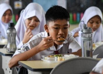 Ilustrasi siswa menyantap menu makan bergizi gratis (MBG).(Foto:Istimewa).