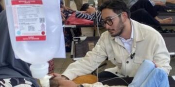 Bupati Bandung Barat, Jeje Ritchi Ismail saat mengecek korban keracunan MBG di Kecamatan Cipongkor.(Foto:Istimewa).