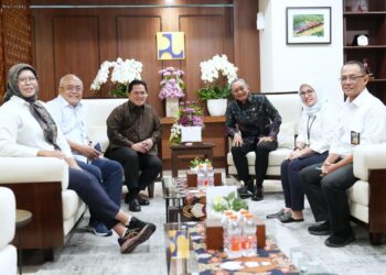 Menteri Pemuda dan Olahraga Republik Indonesia (Menpora RI), Erick Thohir, bertemu dengan Menteri Pekerjaan Umum (PU), Dody Hanggodo di Kementerian PU, Jakarta, Kamis (25/9). Pertemuan ini membahas Pusat Pelatihan Tim Nasional Indonesia di Cibubur, Jakarta Timur. (foto:Herry/kemenpora.go.id)