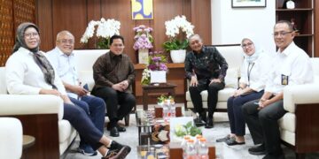 Menteri Pemuda dan Olahraga Republik Indonesia (Menpora RI), Erick Thohir, bertemu dengan Menteri Pekerjaan Umum (PU), Dody Hanggodo di Kementerian PU, Jakarta, Kamis (25/9). Pertemuan ini membahas Pusat Pelatihan Tim Nasional Indonesia di Cibubur, Jakarta Timur. (foto:Herry/kemenpora.go.id)