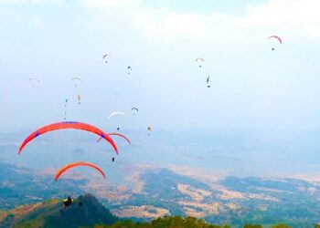 Paralayang.(Foto: Humas Pemkab Sumedang)