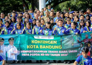 Wali Kota Bandung Muhammad Farhan bersama para atlet.(Foto: Humas Pemkot Bandung)
