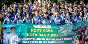 Wali Kota Bandung Muhammad Farhan bersama para atlet.(Foto: Humas Pemkot Bandung)