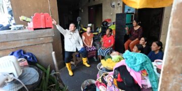 Presiden Prabowo Subianto meninjau wilayah terdampak banjir di Kabupaten Badung, Provinsi Bali, pada Sabtu (13/09/2025). Kehadiran Kepala Negara menjadi wujud nyata kepedulian pemerintah terhadap masyarakat, sekaligus memastikan instruksi yang diberikan kepada jajaran terkait sesaat setelah kejadian terlaksana.