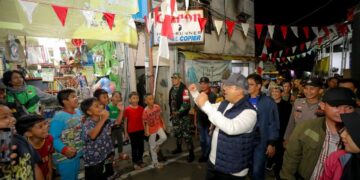 Wali Kota Bandung Muhammad Farhan menyapa warga. (Foto: Humas Pemkot Bandung)