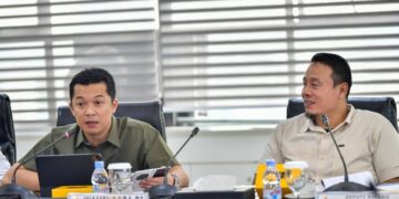 Wakil Menteri Pemuda dan Olahraga Republik Indonesia (Wamenpora RI), Taufik Hidayat, memimpin Rapat Koordinasi (Rakor) bersama Tim Reviu terkait persiapan atlet Indonesia menuju SEA Games ke-33 di Thailand, Senin (15/9) di Kantor Kemenpora. (foto:Andre/kemenpora.go.id)