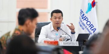 Wakil Menteri Pemuda dan Olahraga Republik Indonesia (Wamenpora RI), Taufik Hidayat memastikan kelanjutan program Kemenpora terus berjalan, menyusul berakhirnya tugas Dito Ariotedjo sebagai Menpora. (foto:Gilang/kemenpora.go.id)