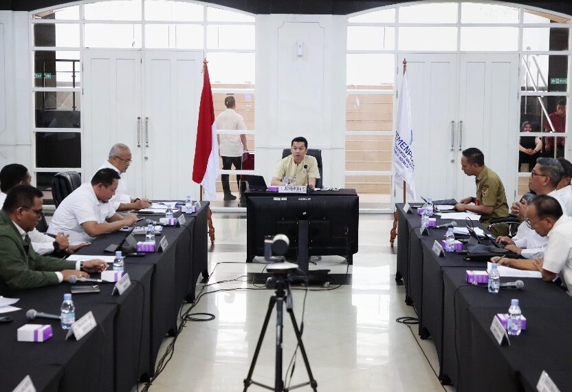 Wakil Menteri Pemuda dan Olahraga Republik Indonesia (Wamenpora RI) Taufik Hidayat, memimpin rapat Pembahasan Substansi Permenpora Nomor 14 Tahun 2024. Permenpora ini berisi tentang Standar Pengelolaan Organisasi Olahraga Lingkup Olahraga Prestasi. Peserta rapat yakni perwakilan dari KONI Pusat, KOI, NPC, cabang olahraga serta kementerian/lembaga terkait.(foto:raiky/kemenpora.go.id)