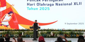 Wakil Menteri Pemuda dan Olahraga Republik Indonesia (Wamenpora RI) Taufik Hidayat, mengajak seluruh masyarakat Indonesia menjadikan olahraga sebagai gaya hidup sehari-hari. Hal itu Wamenpora Taufik sampaikan pada Puncak Peringatan Hari Olahraga Nasional (Haornas) XLII Tahun 2025 yang dipusatkan di GOR POPKI, Cibubur, Jakarta, Selasa (9/9).(foto:Herry/kemenpora.go.id)