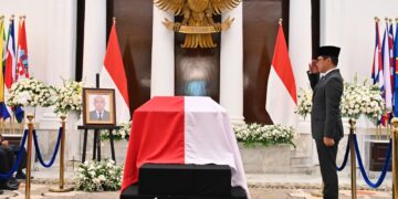 Menteri Luar Negeri Sugiono memberikan penghormatan.(Foto: Dok. Kemlu)