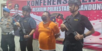 UF, dukun cabul modus menjanjikan bisa sembuhkan orang sakit ditangkap Satreskrim Polrestabes Bandung.(Foto:Istimewa).
