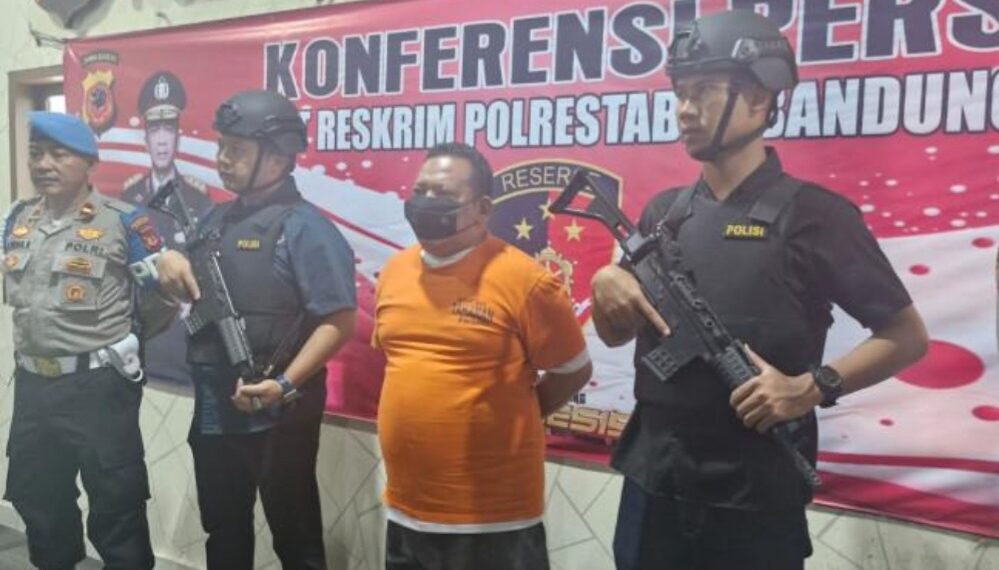 UF, dukun cabul modus menjanjikan bisa sembuhkan orang sakit ditangkap Satreskrim Polrestabes Bandung.(Foto:Istimewa).
