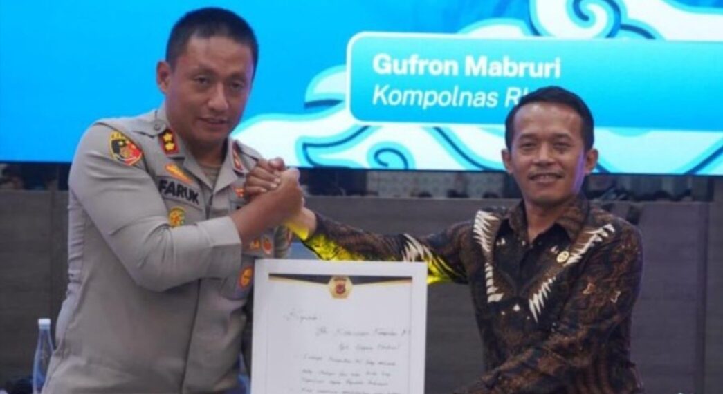 Kapolres Tasikmalaya Kota, AKBP M. Faruk Rozi dan anggota Kompolnas, Gufron Mabruri.(Foto:Istimewa).