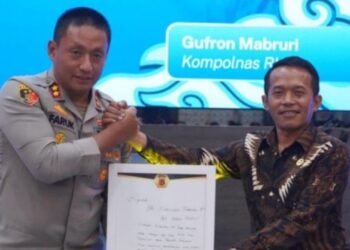 Kapolres Tasikmalaya Kota, AKBP M. Faruk Rozi dan anggota Kompolnas, Gufron Mabruri.(Foto:Istimewa).