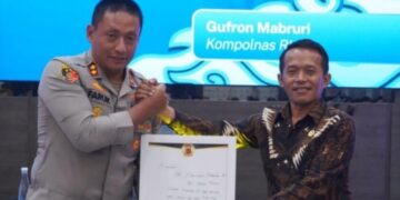Kapolres Tasikmalaya Kota, AKBP M. Faruk Rozi dan anggota Kompolnas, Gufron Mabruri.(Foto:Istimewa).