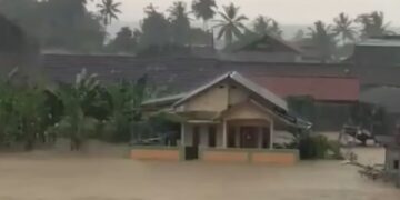 Banjir merendam rumah warga di wilayah Kecamatan Cisolok, Kabupaten Sukabumi.(Foto:Istimewa).