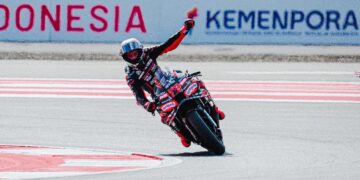 Rider Aprilia Marco Bezzecchi keluar sebagai pemenang pada lomba Sprint Race Pertamina Grand Prix of Indonesia 2025 yang digelar di Pertamina Mandalika International Circuit, Lombok, NTB, Sabtu (4/10). Juara dunia MotoGP 2025 Marc Marquez finis di posisi ketujuh dari start di posisi ke-9.(foto: Injourney)